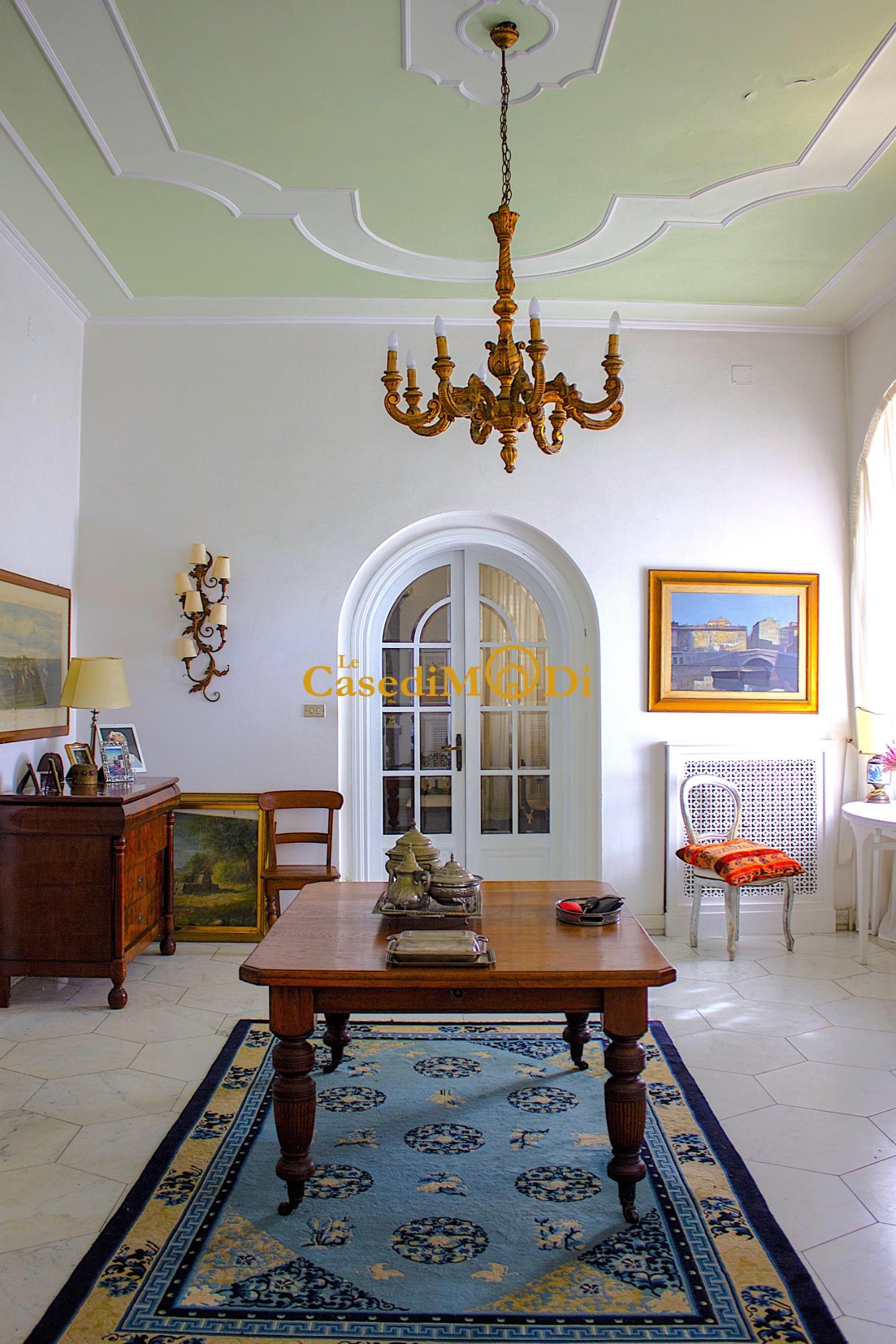 Villa con giardino, Livorno viale italia