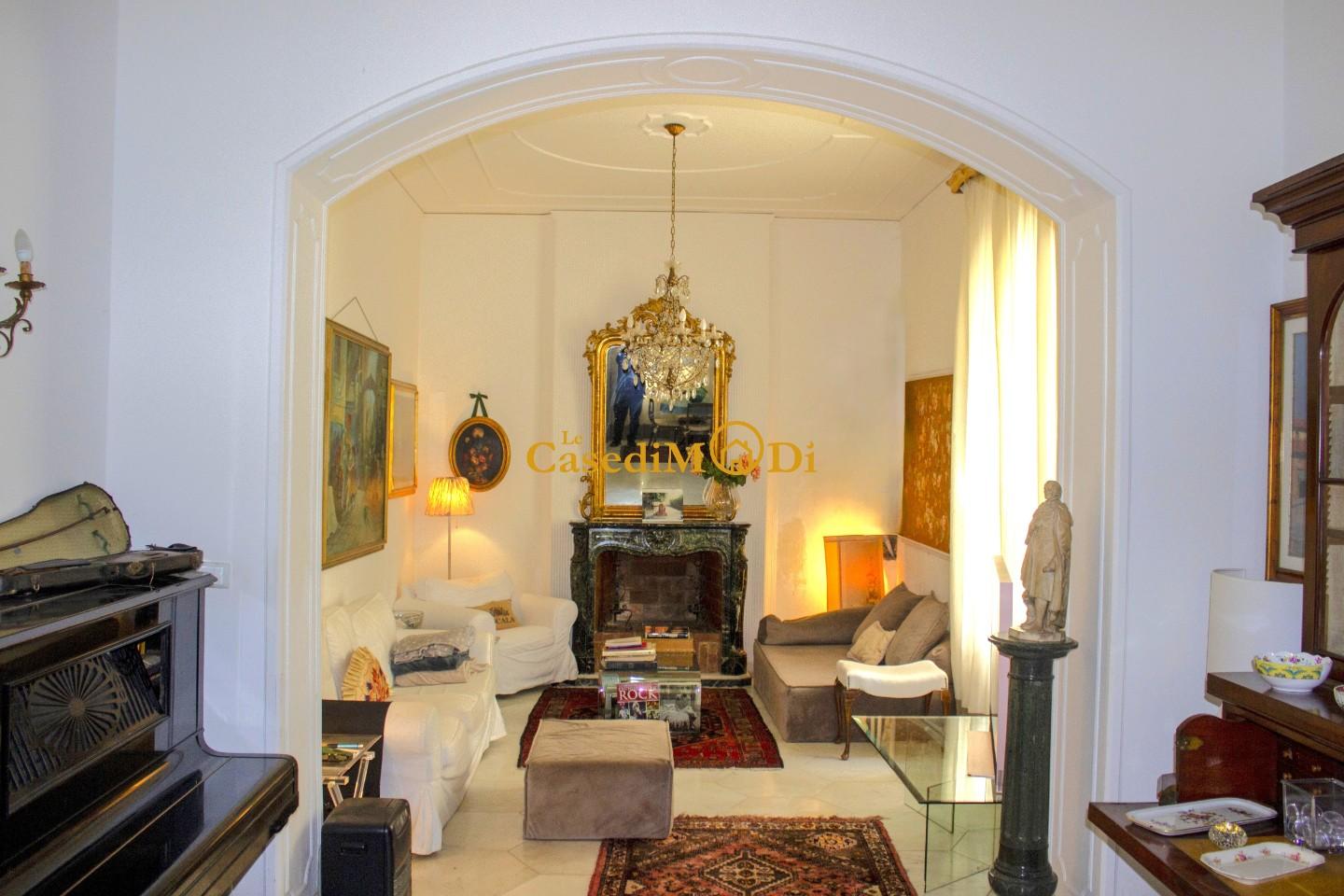 Villa con giardino, Livorno viale italia