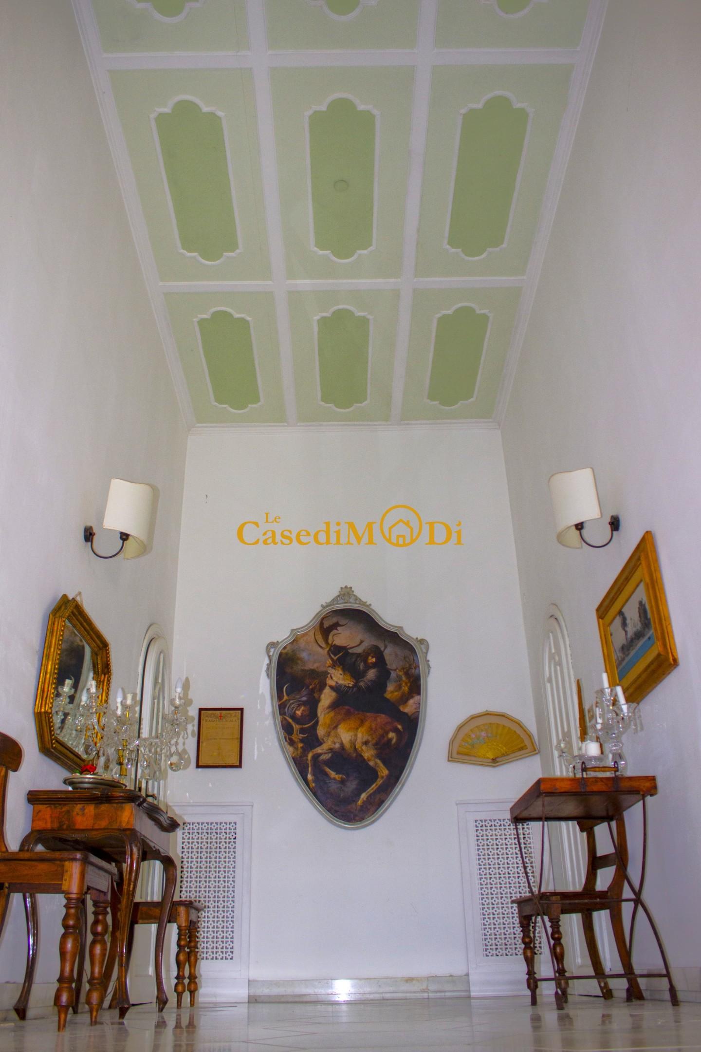 Villa con giardino, Livorno viale italia