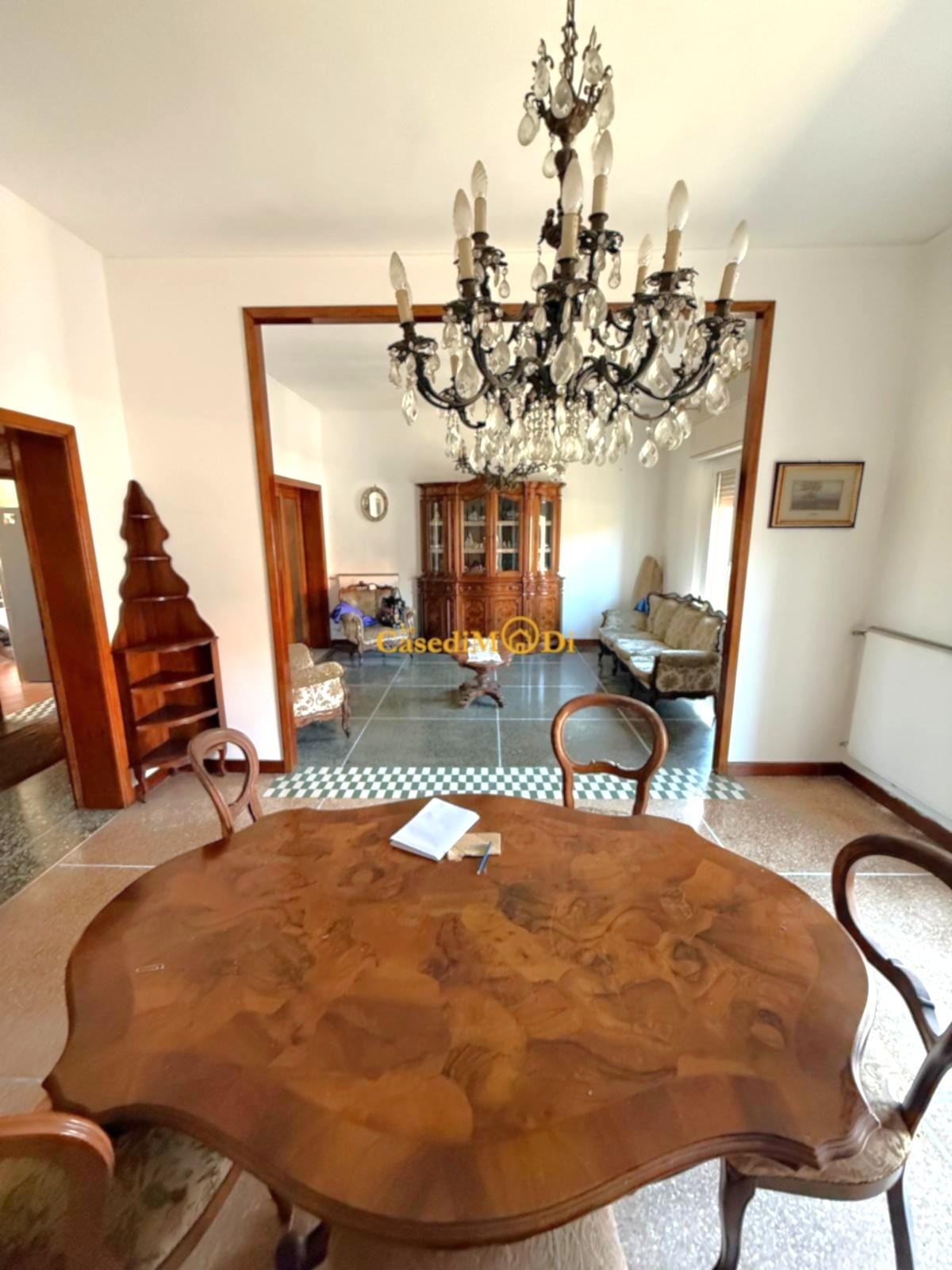 Appartamento con terrazzo, Livorno via grande
