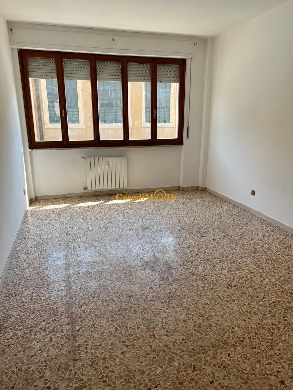 Appartamento con terrazzo, Livorno zona mercato