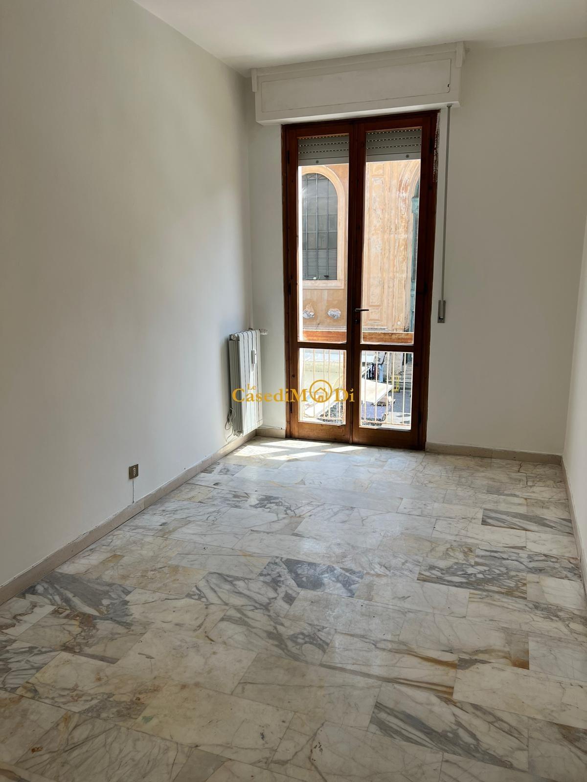 Appartamento con terrazzo, Livorno zona mercato