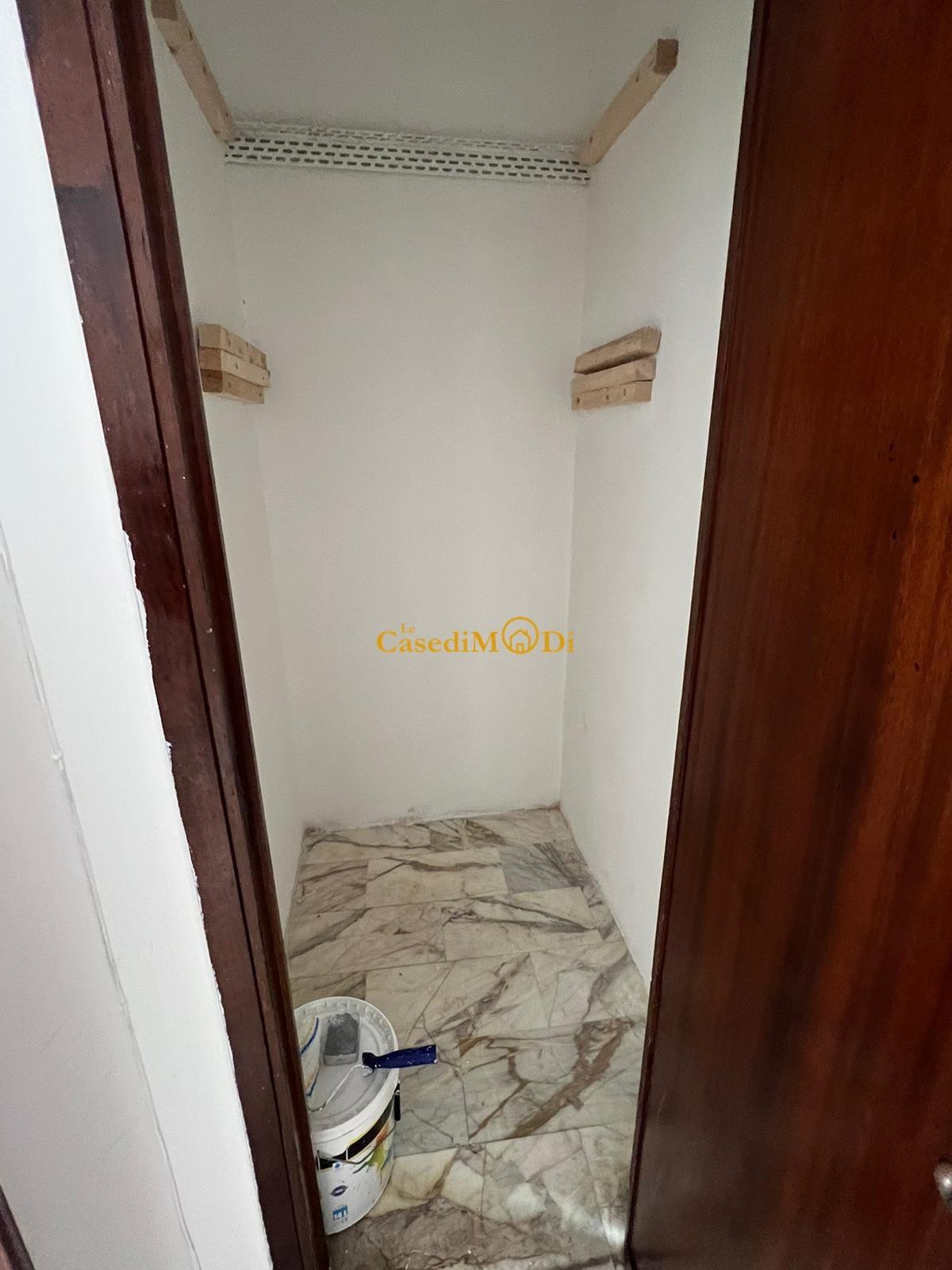 Appartamento con terrazzo, Livorno zona mercato