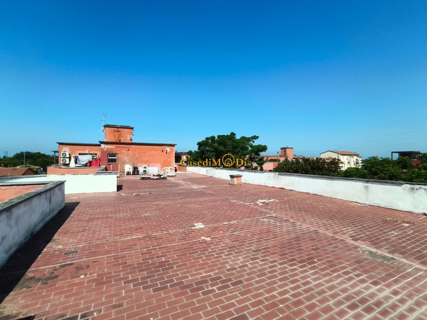 Attico con terrazzo, Livorno picchianti