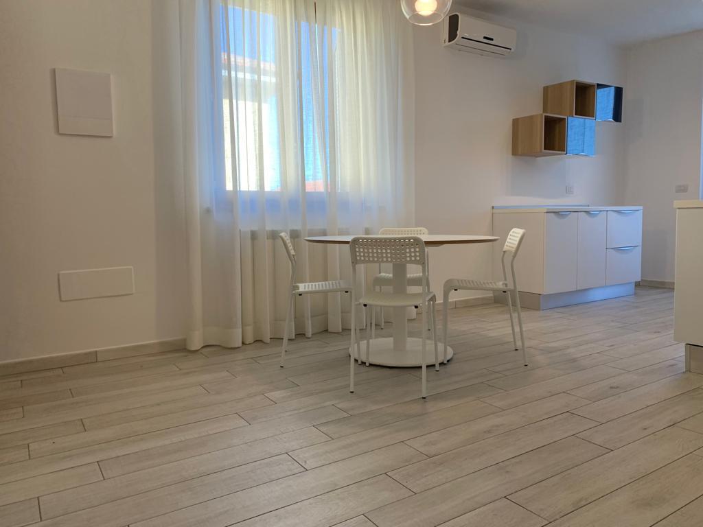 Appartamento con terrazzo, Empoli corniola