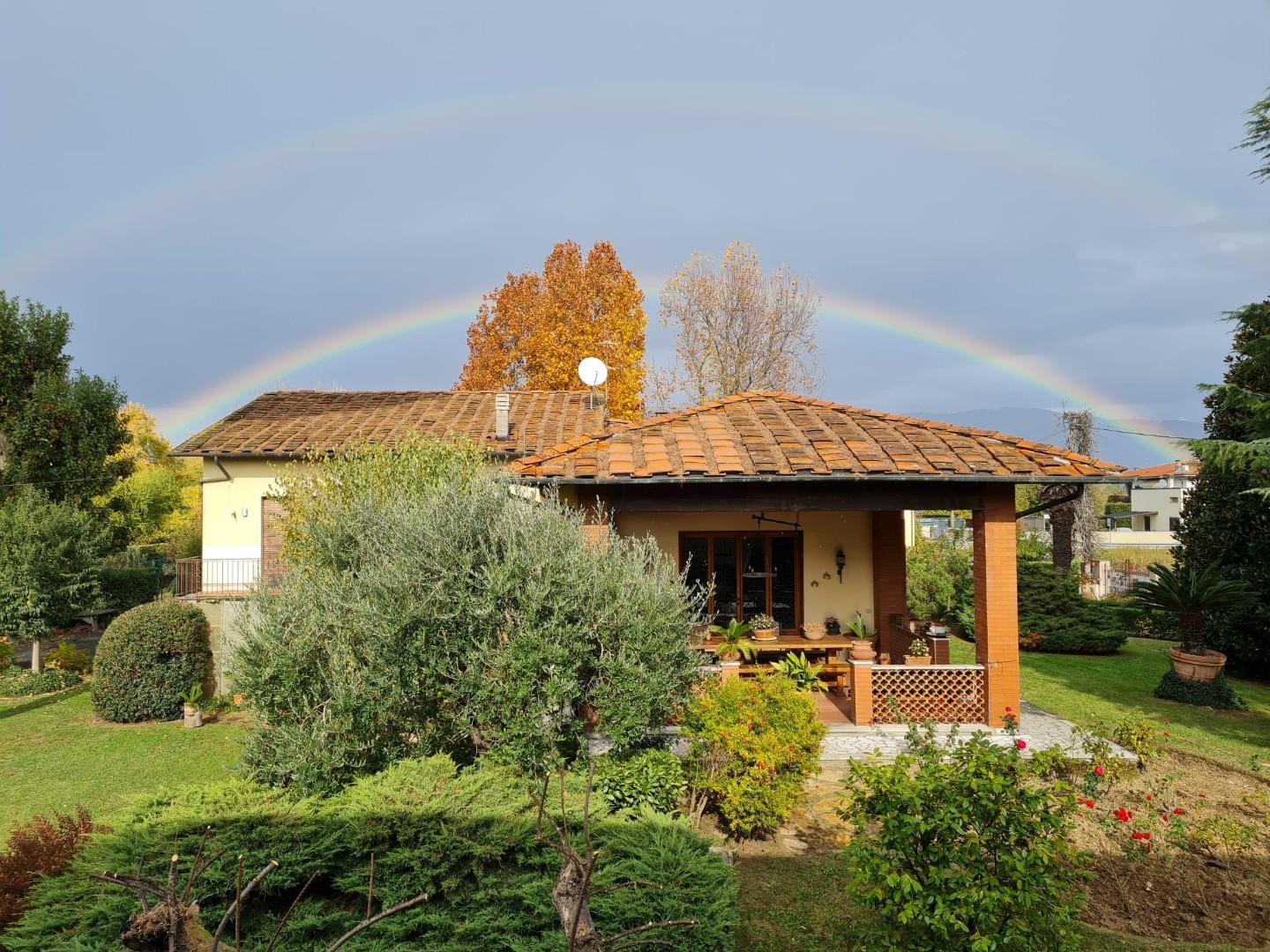 Villa con giardino, Lucca antraccoli