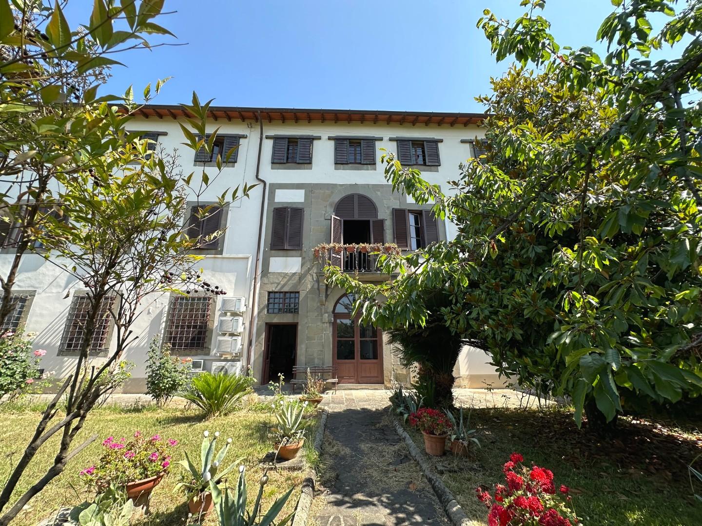 Stabile/Palazzo con giardino a Capannori