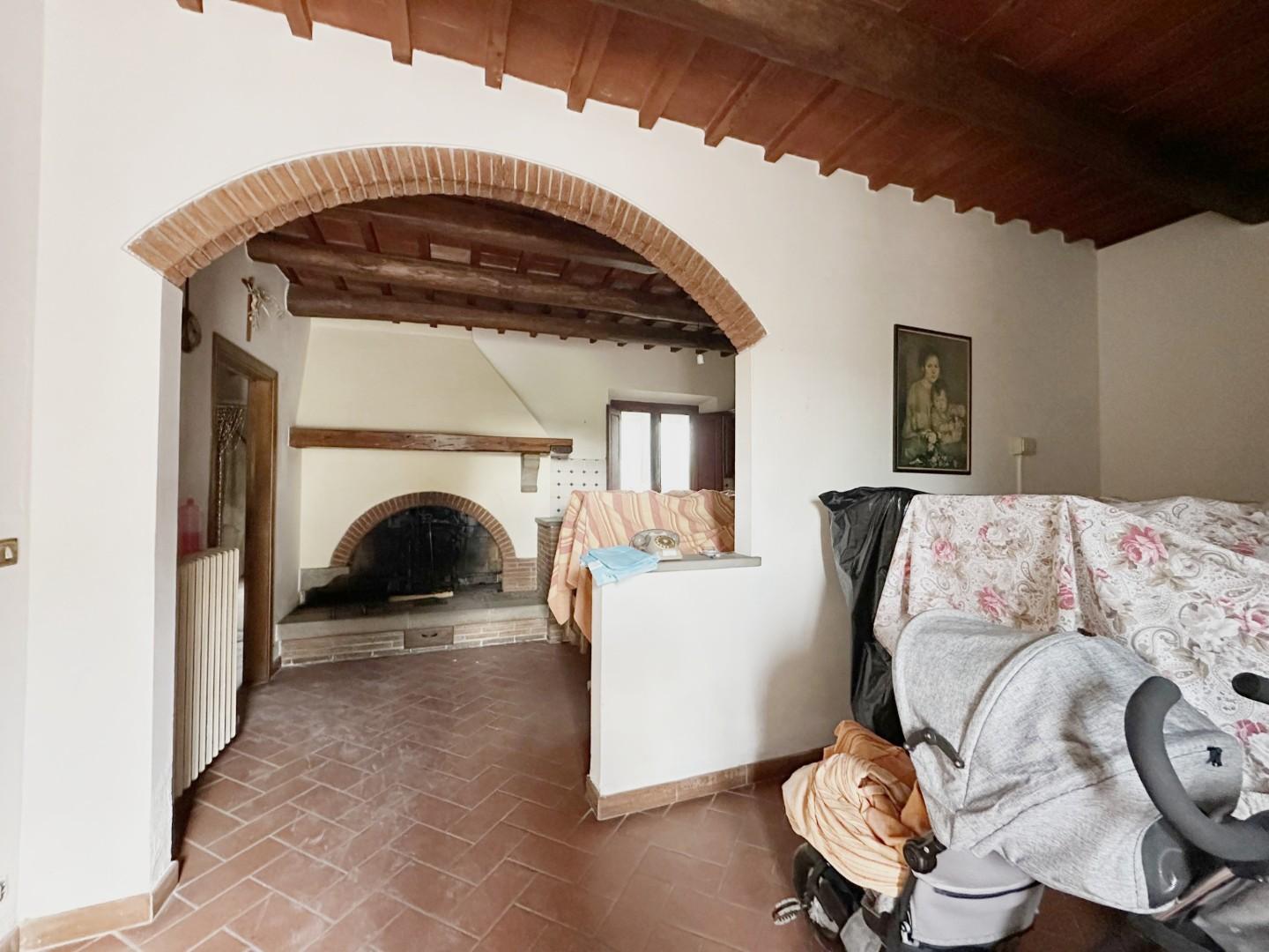 Casa indipendente con giardino a Pescia