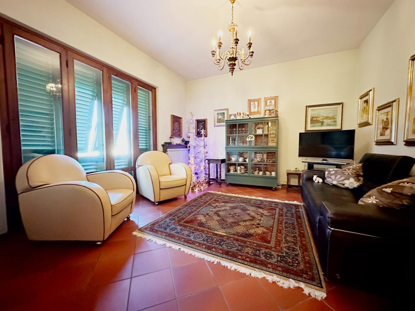 Villa con giardino, Capannori lunata