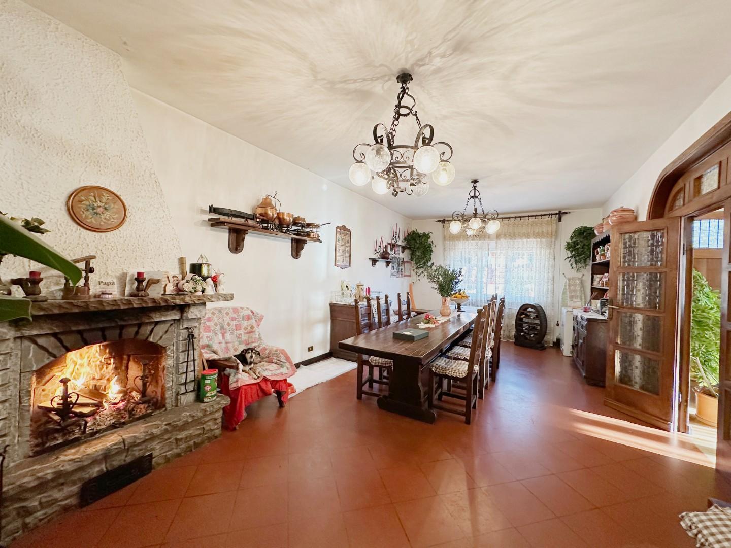 Casa indipendente con giardino a Pescia