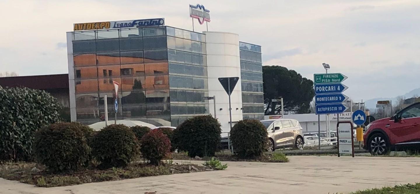 Locale commerciale in affitto, Capannori lammari