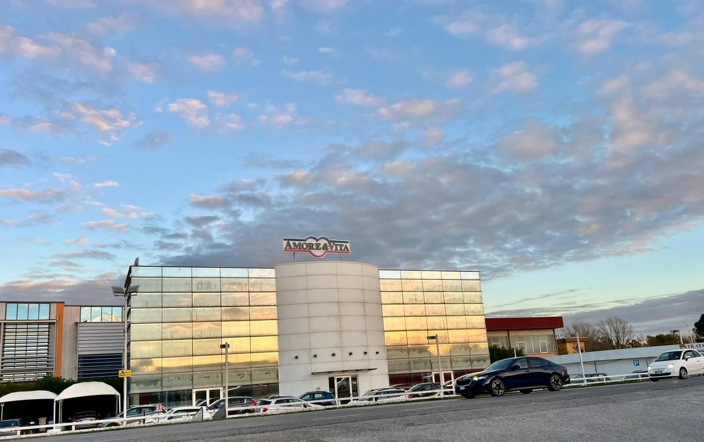 Locale commerciale in affitto, Capannori lammari