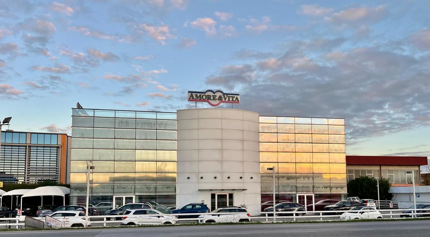 Locale commerciale in affitto, Capannori lammari