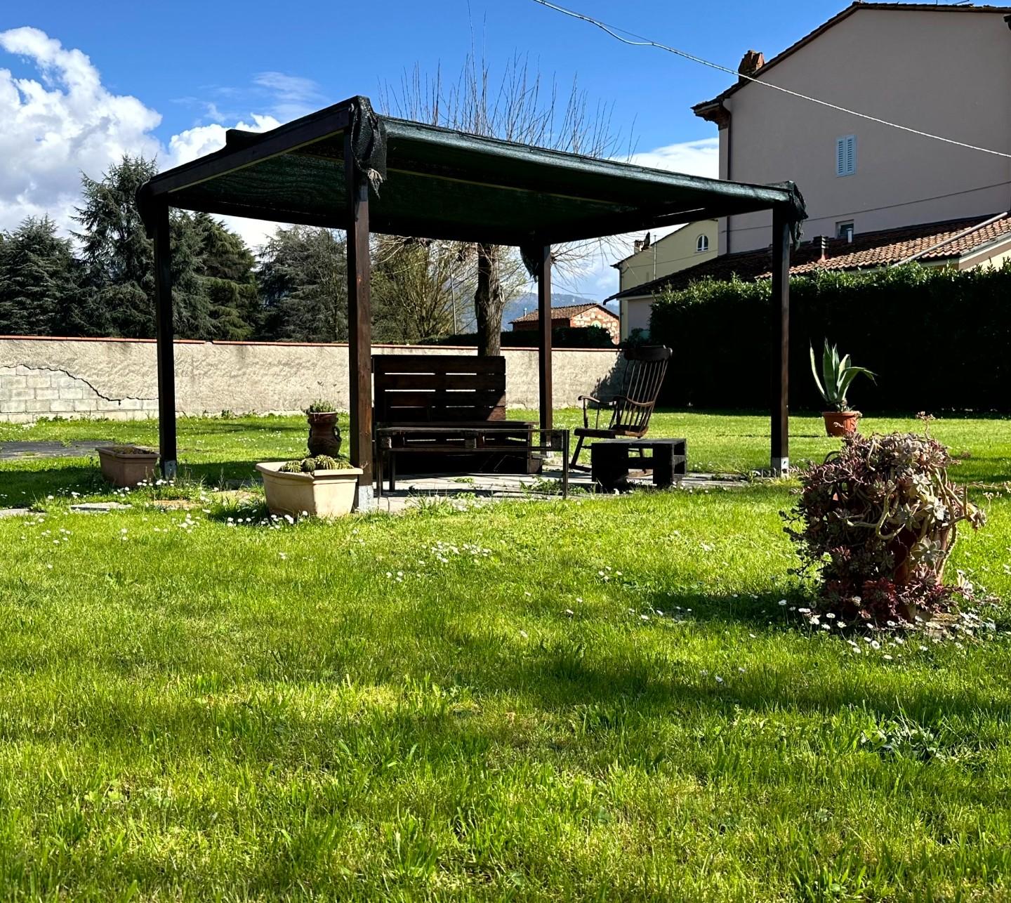 Casa indipendente con giardino, Capannori lammari