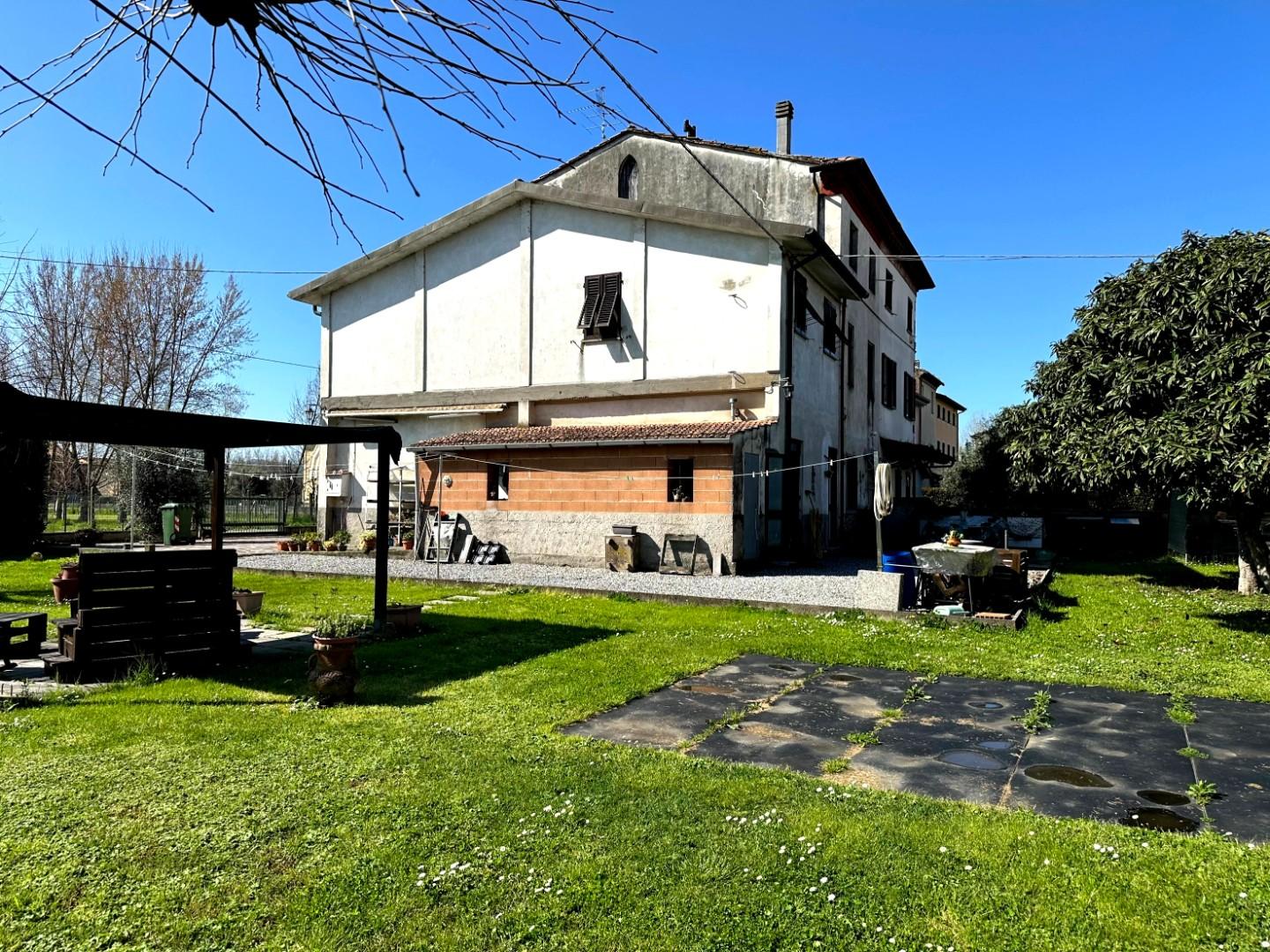 Casa indipendente con giardino, Capannori lammari