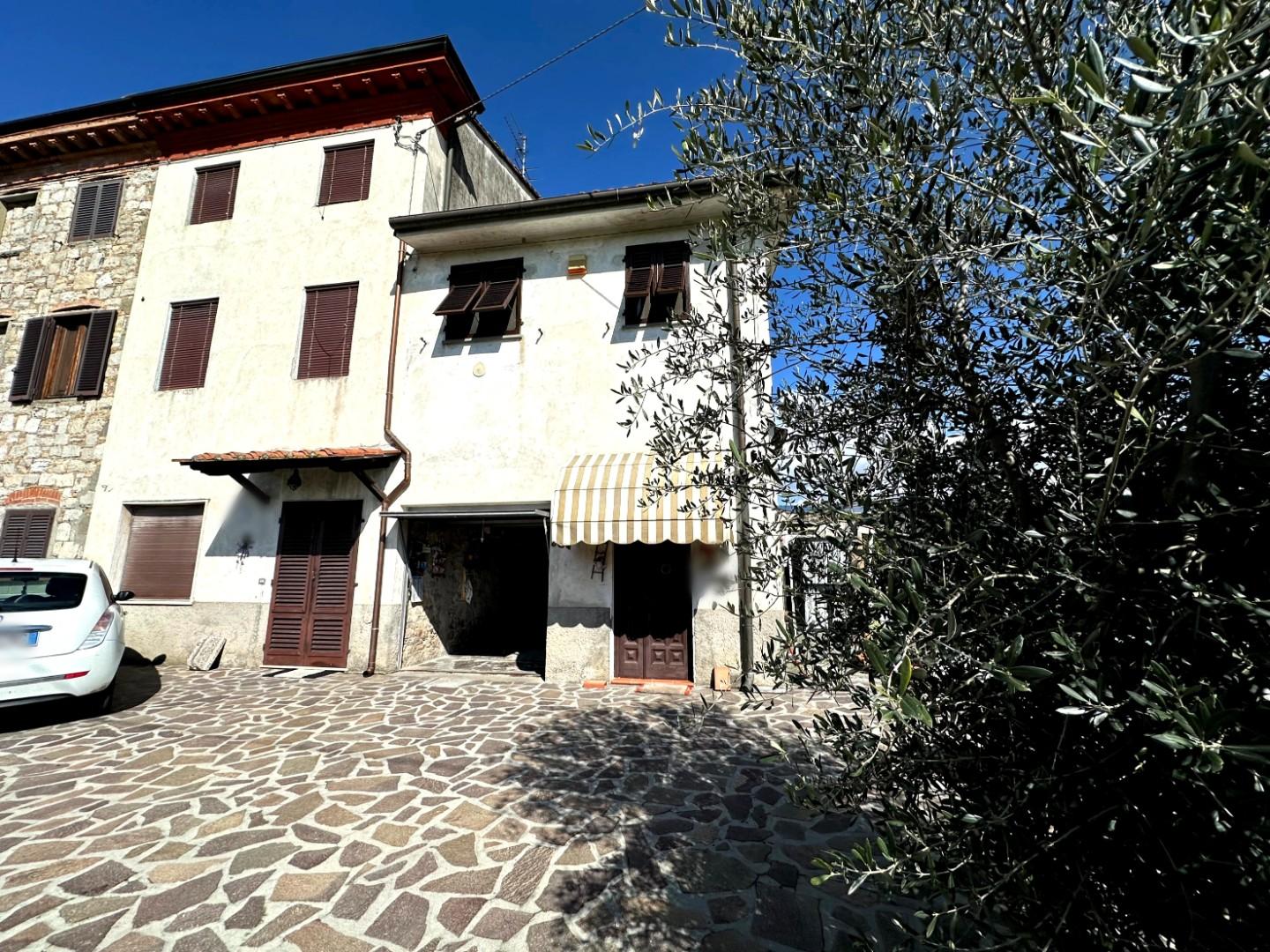 Casa indipendente con giardino, Capannori lammari