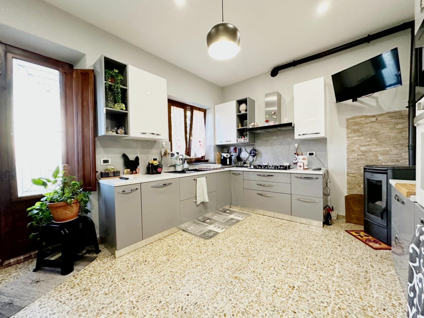 Casa indipendente con giardino, Capannori lammari