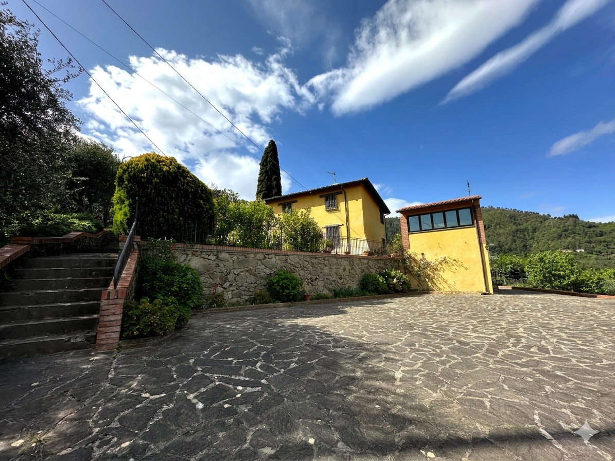Rustico con giardino, Pescia monte a