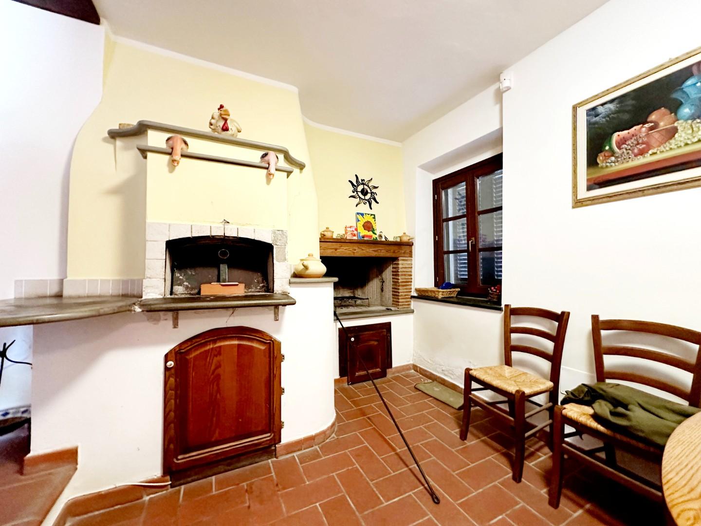 Rustico con giardino, Pescia monte a