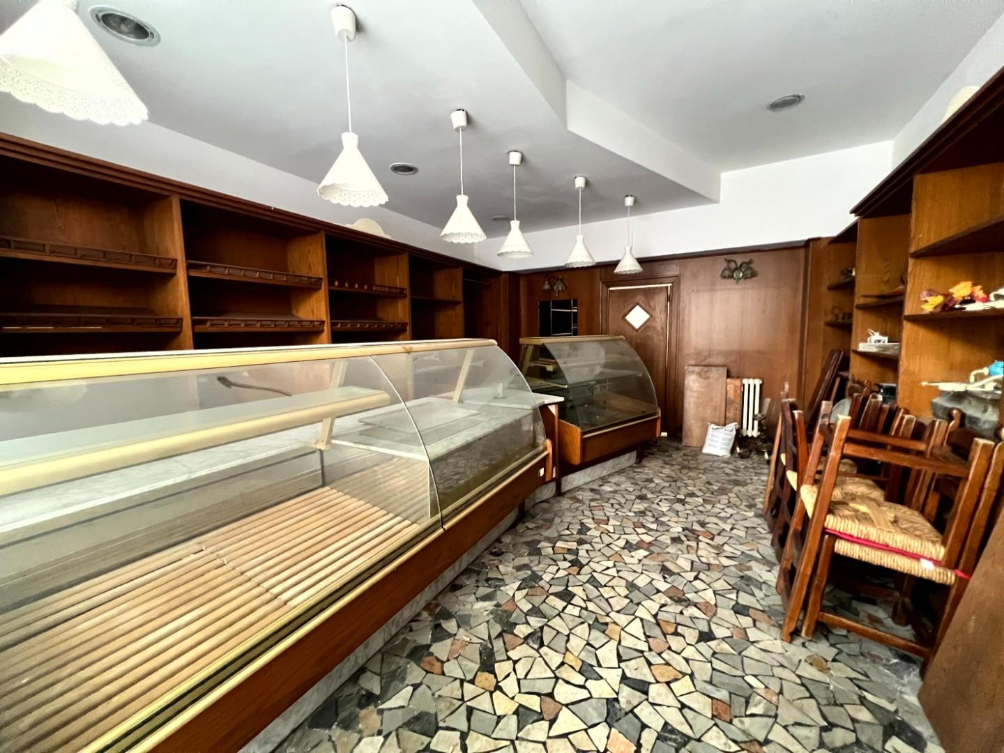 Locale commerciale da ristrutturare a Borgo a Mozzano