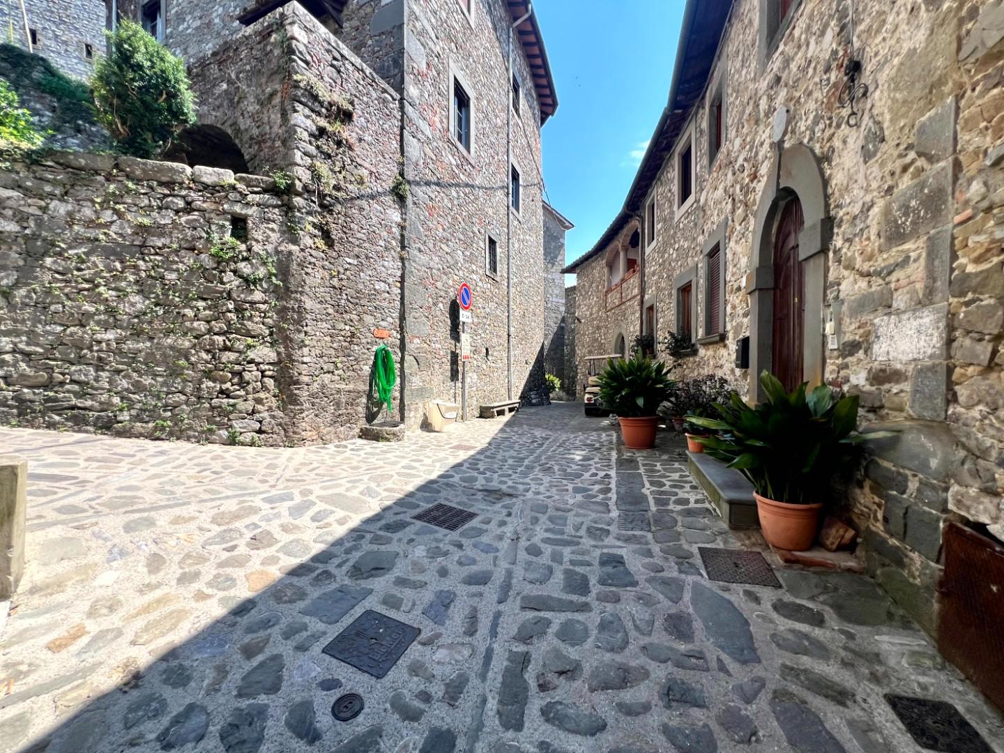 Casa indipendente con terrazzo, Borgo a Mozzano gioviano