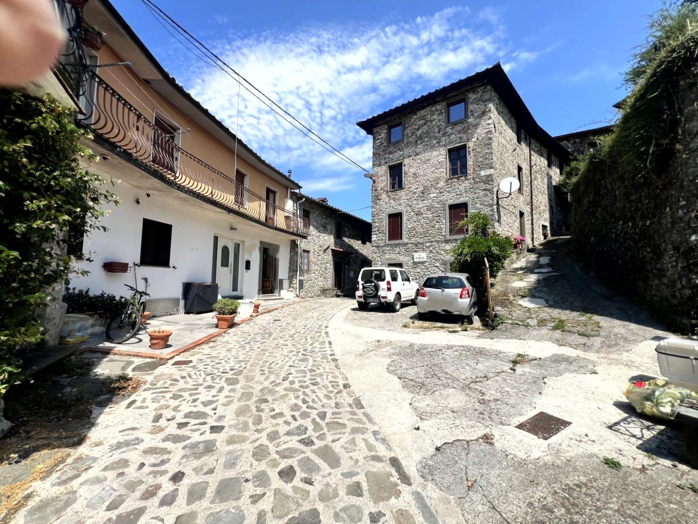 Casa indipendente con terrazzo, Borgo a Mozzano gioviano