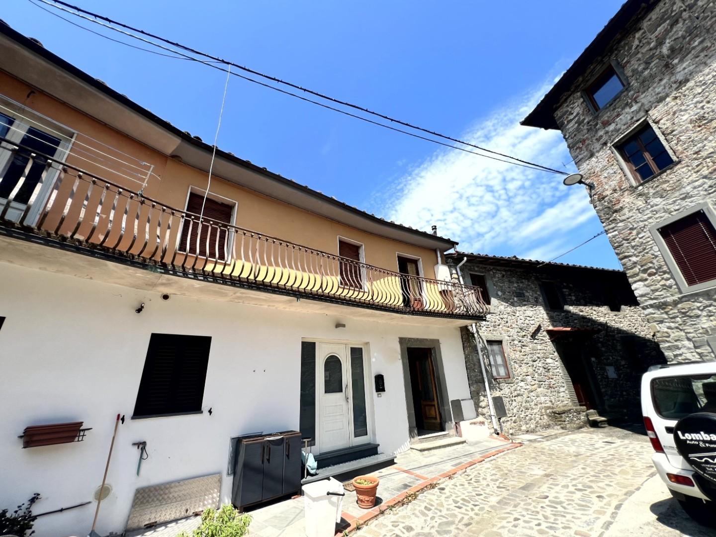Casa indipendente con terrazzo, Borgo a Mozzano gioviano