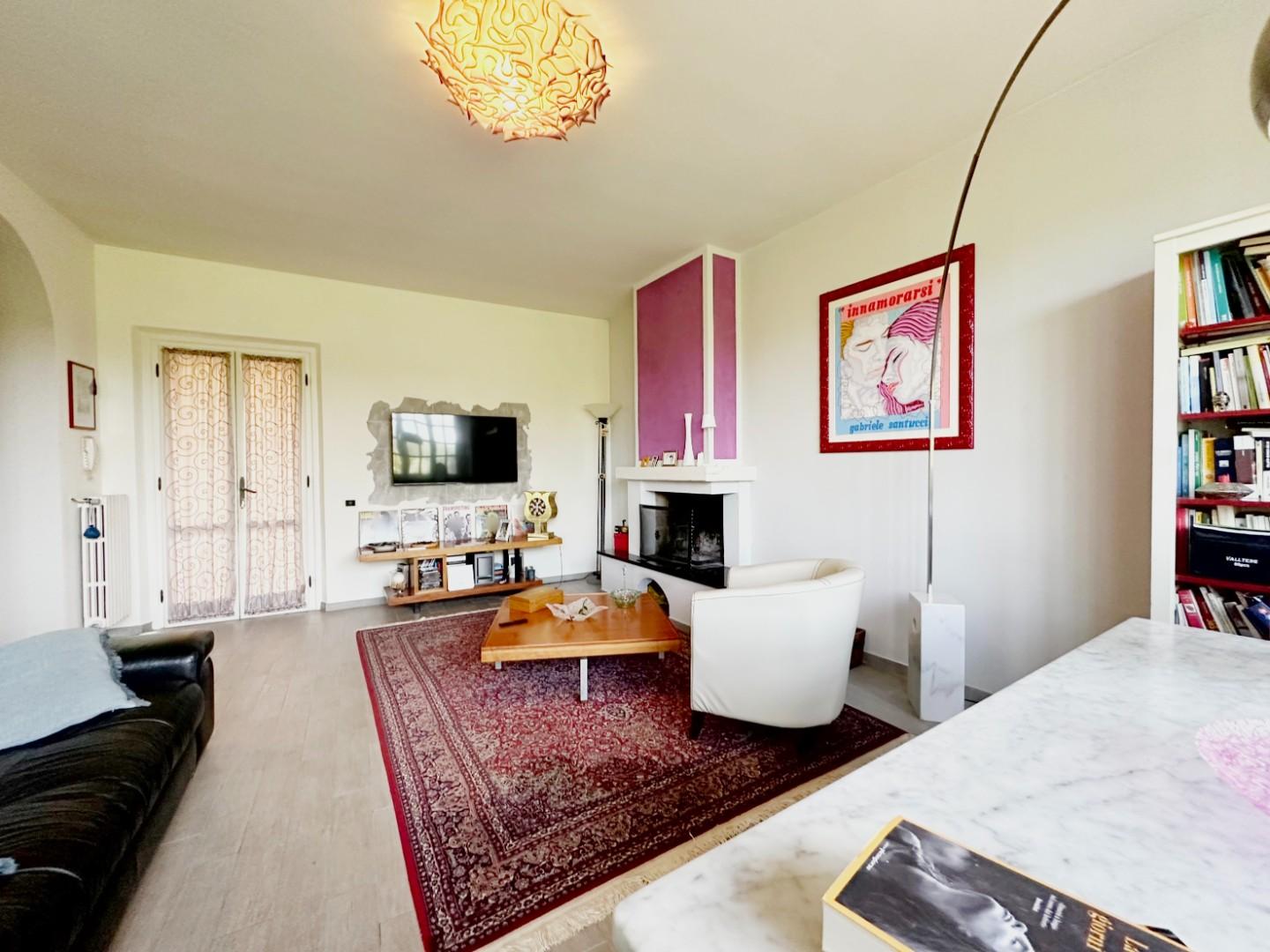 Appartamento con terrazzo, Lucca meati