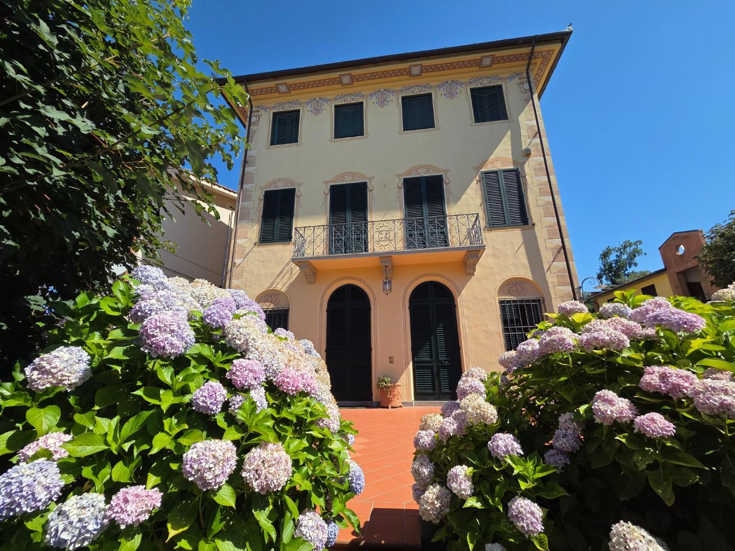 Villa con giardino a Capannori