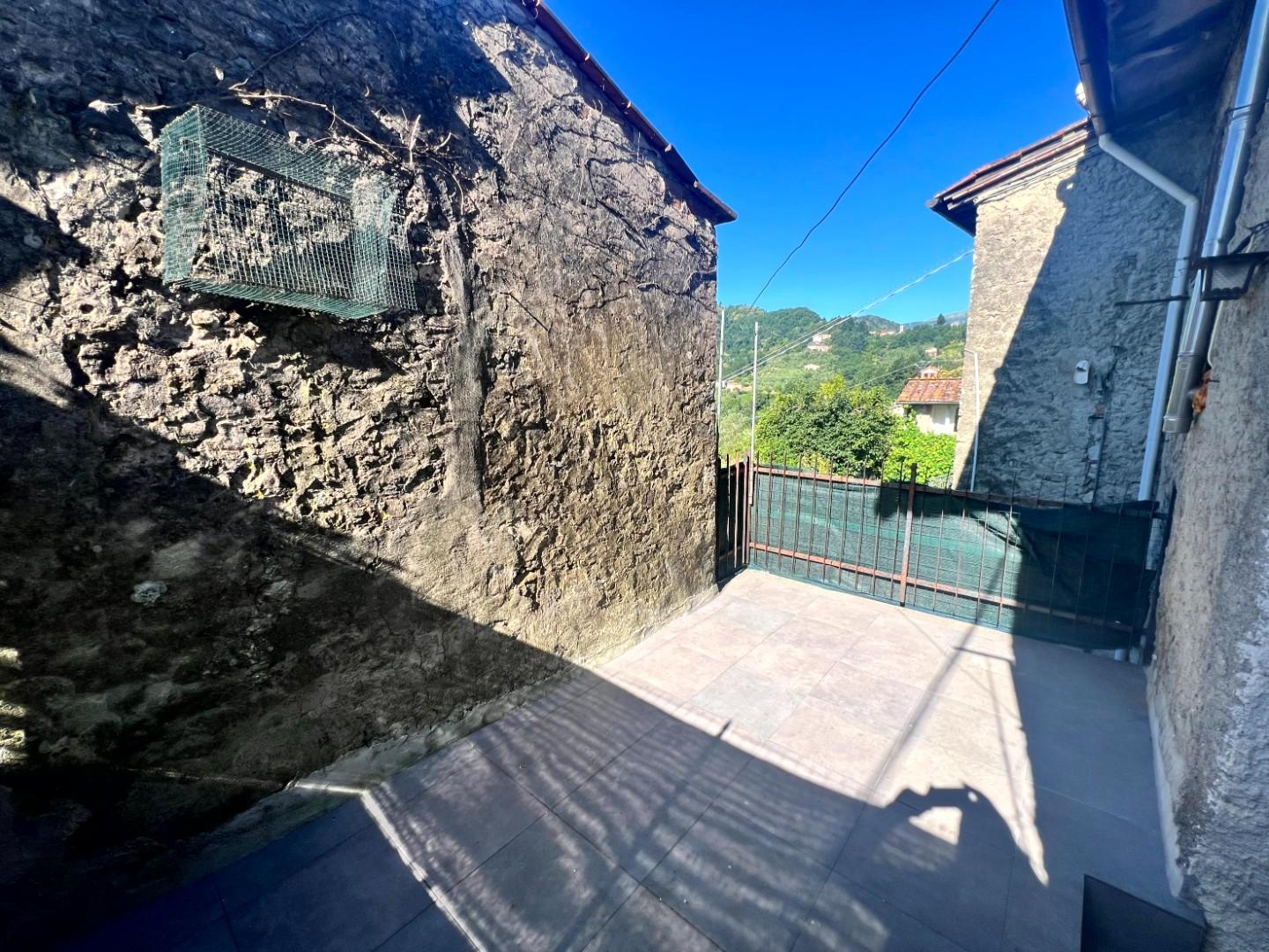Casa indipendente con terrazzi, Borgo a Mozzano partigliano