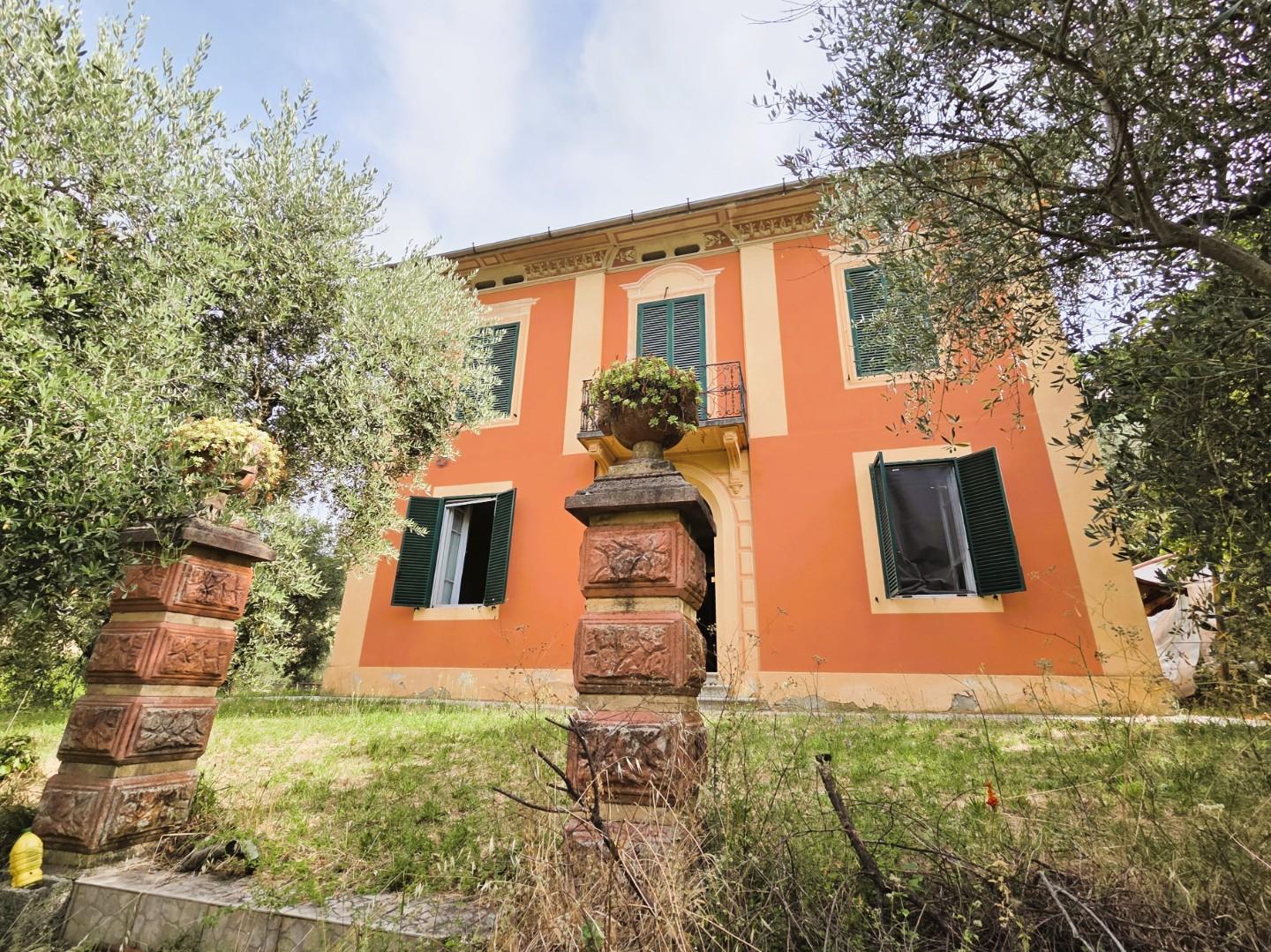Villa con giardino, Lucca mastiano