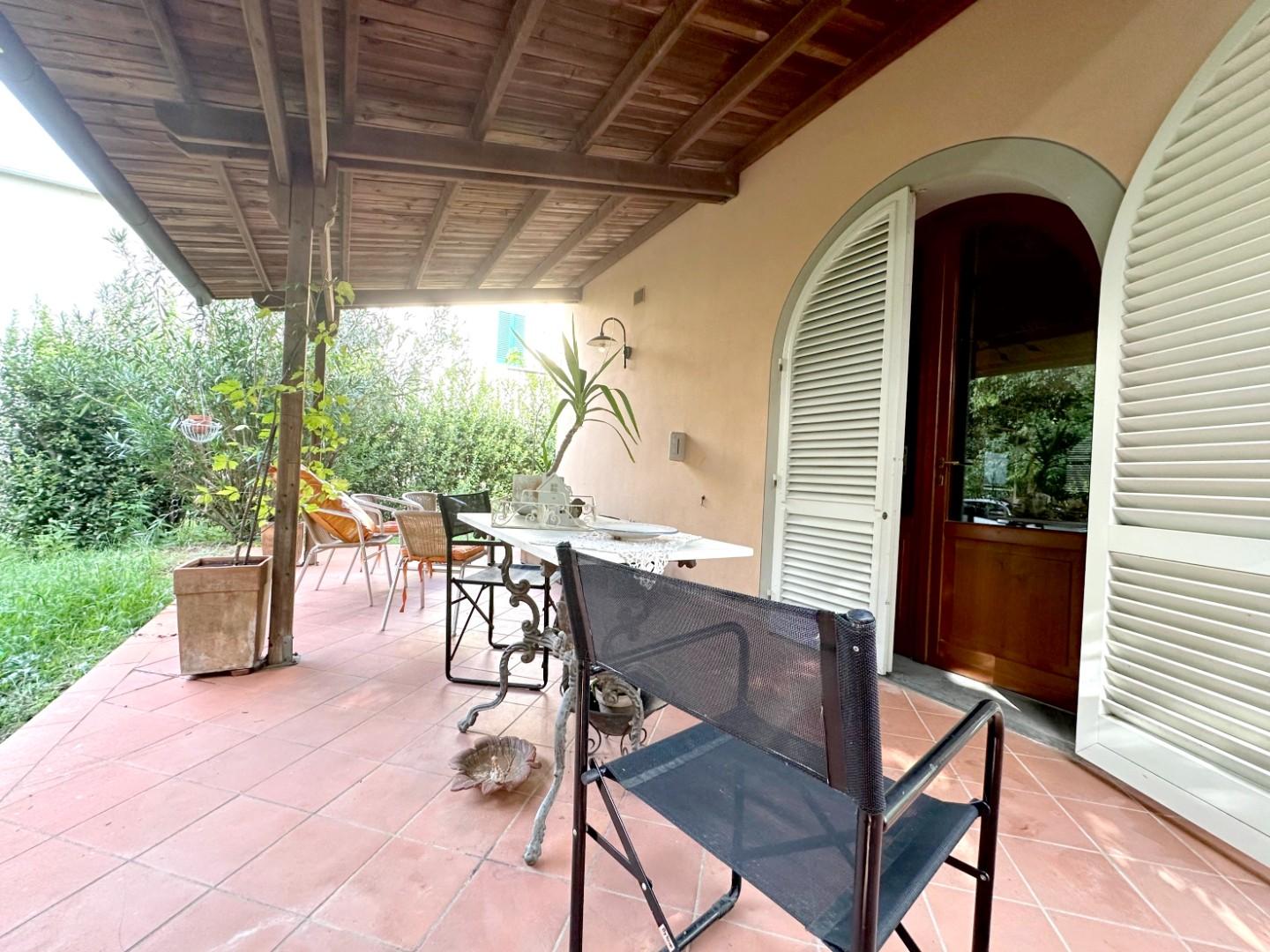 Villa con giardino a Lamporecchio