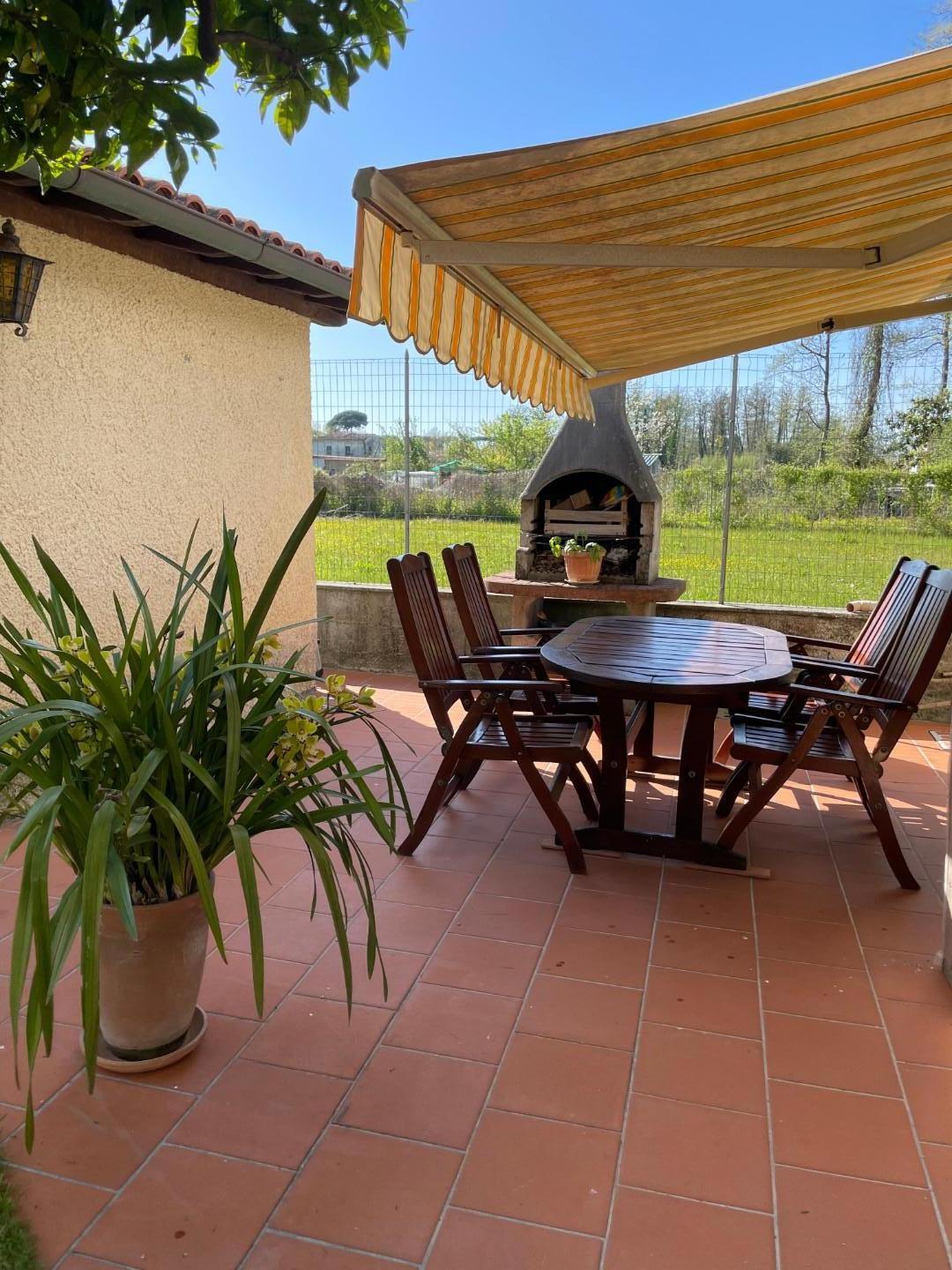 Casa indipendente con giardino, Massa marina di