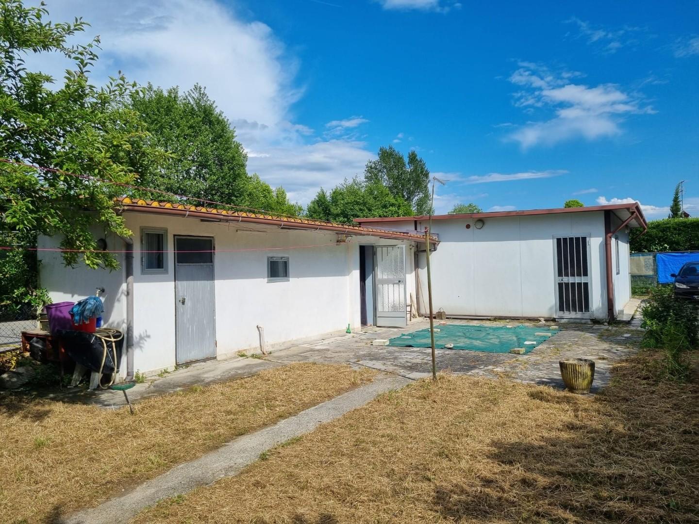 Casa indipendente con giardino, Massa marina di