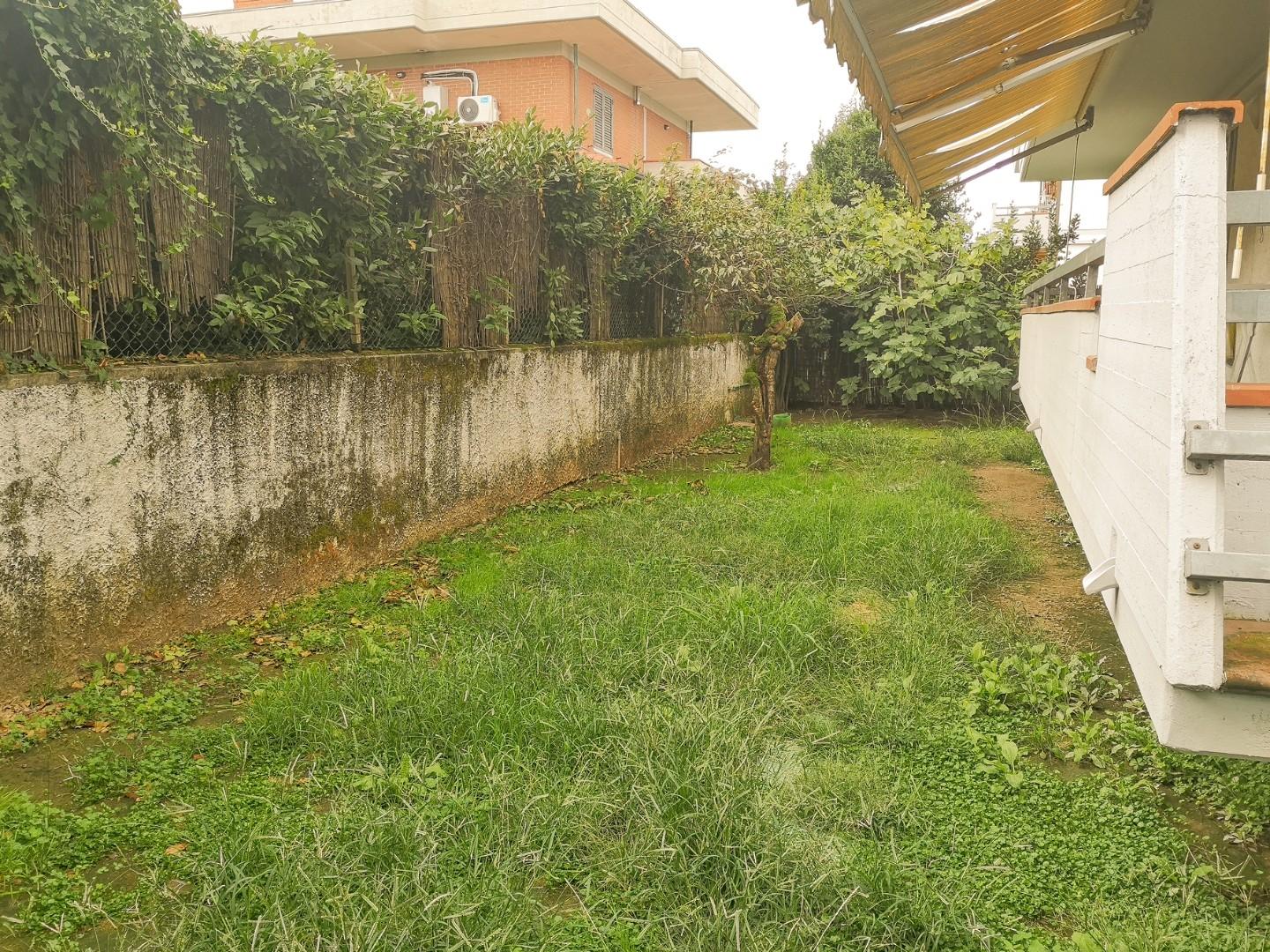 Quadrilocale con giardino, Massa zona viali