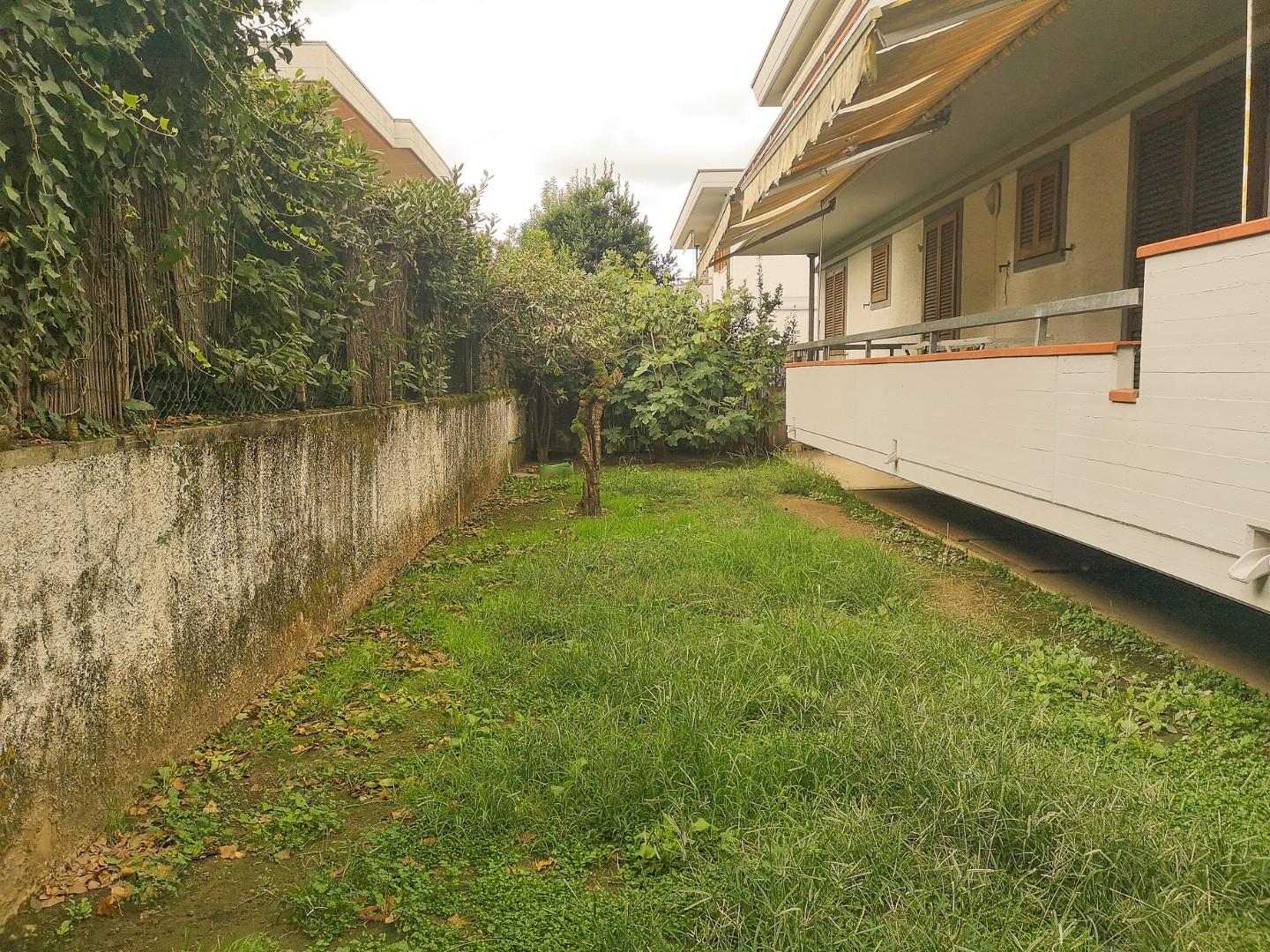 Quadrilocale con giardino, Massa zona viali