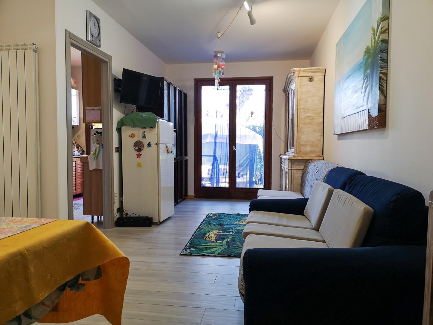 Quadrilocale con giardino, Massa marina di