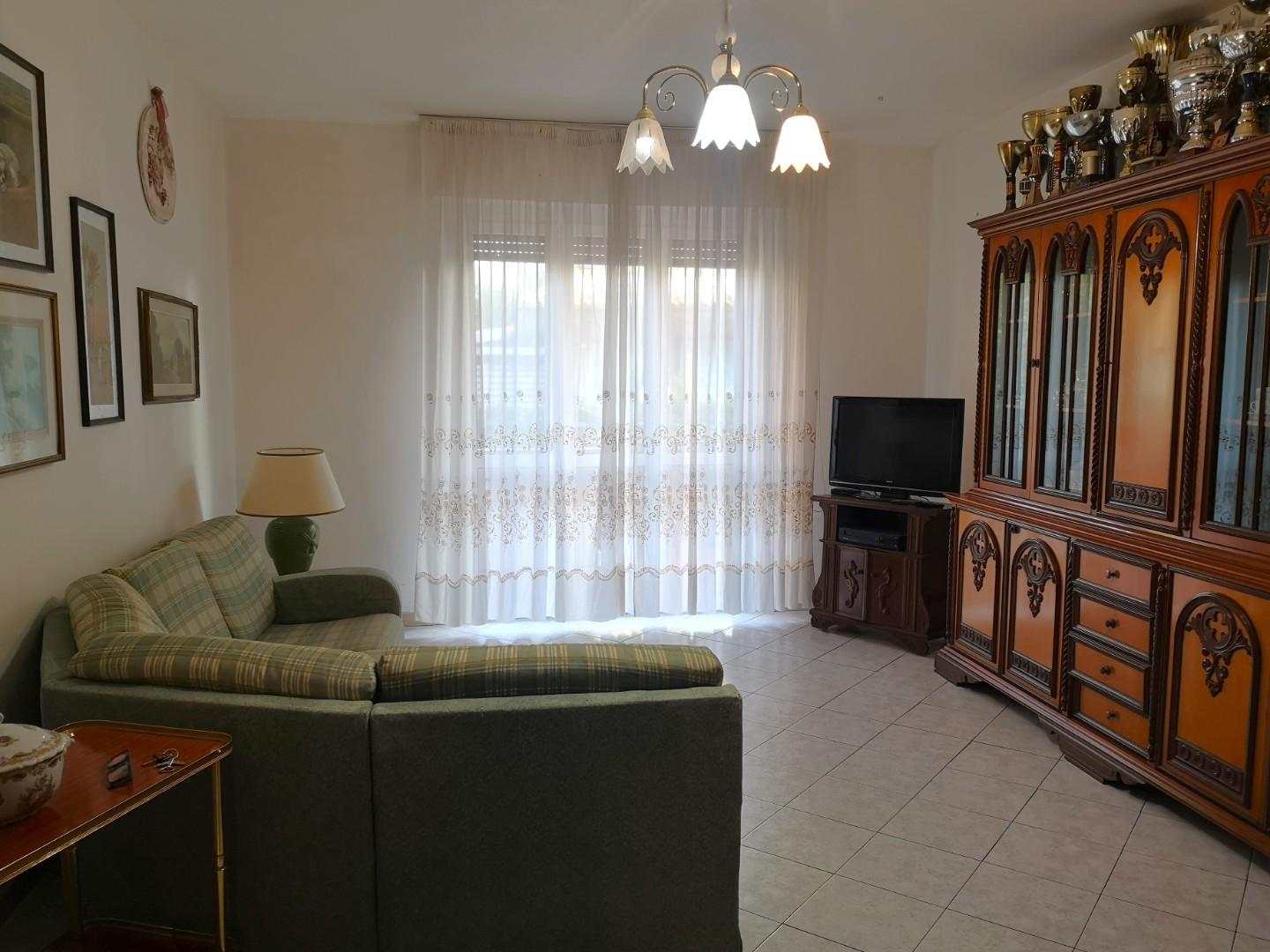 Quadrilocale con terrazzo, Massa marina di