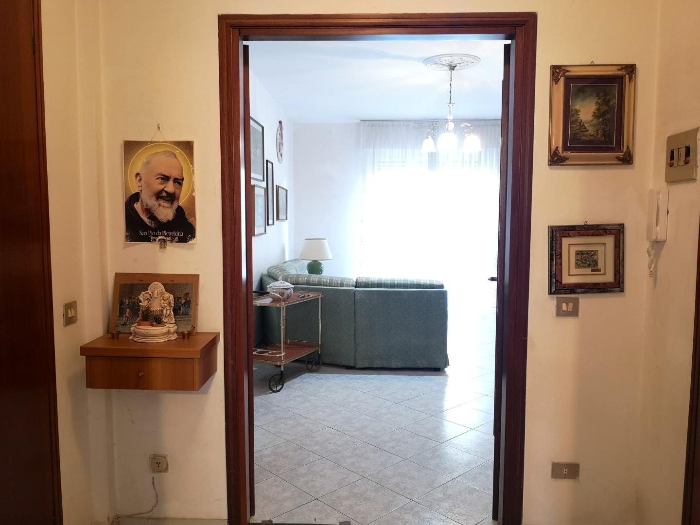 Quadrilocale con terrazzo, Massa marina di