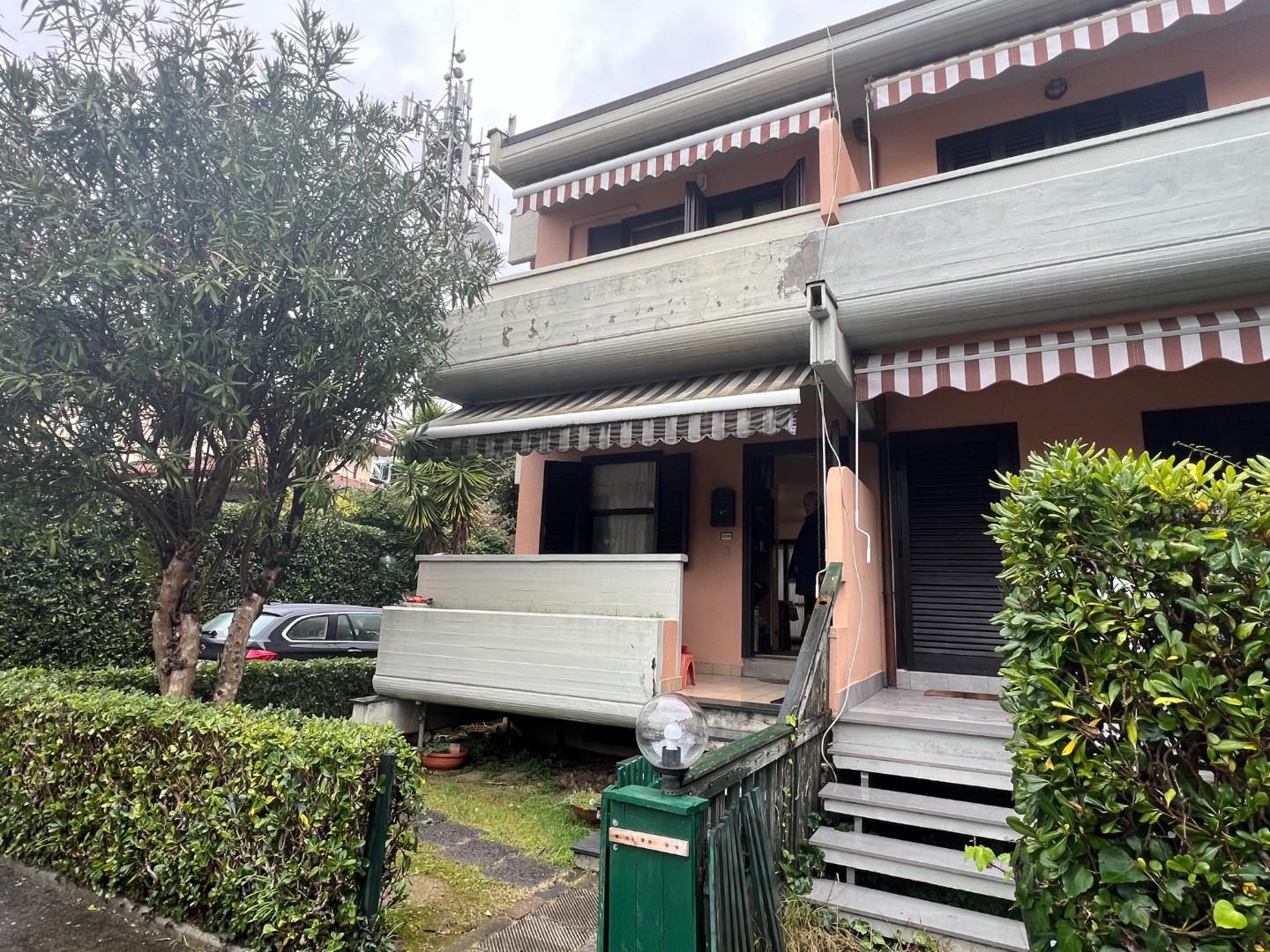 Villa con giardino, Massa marina di