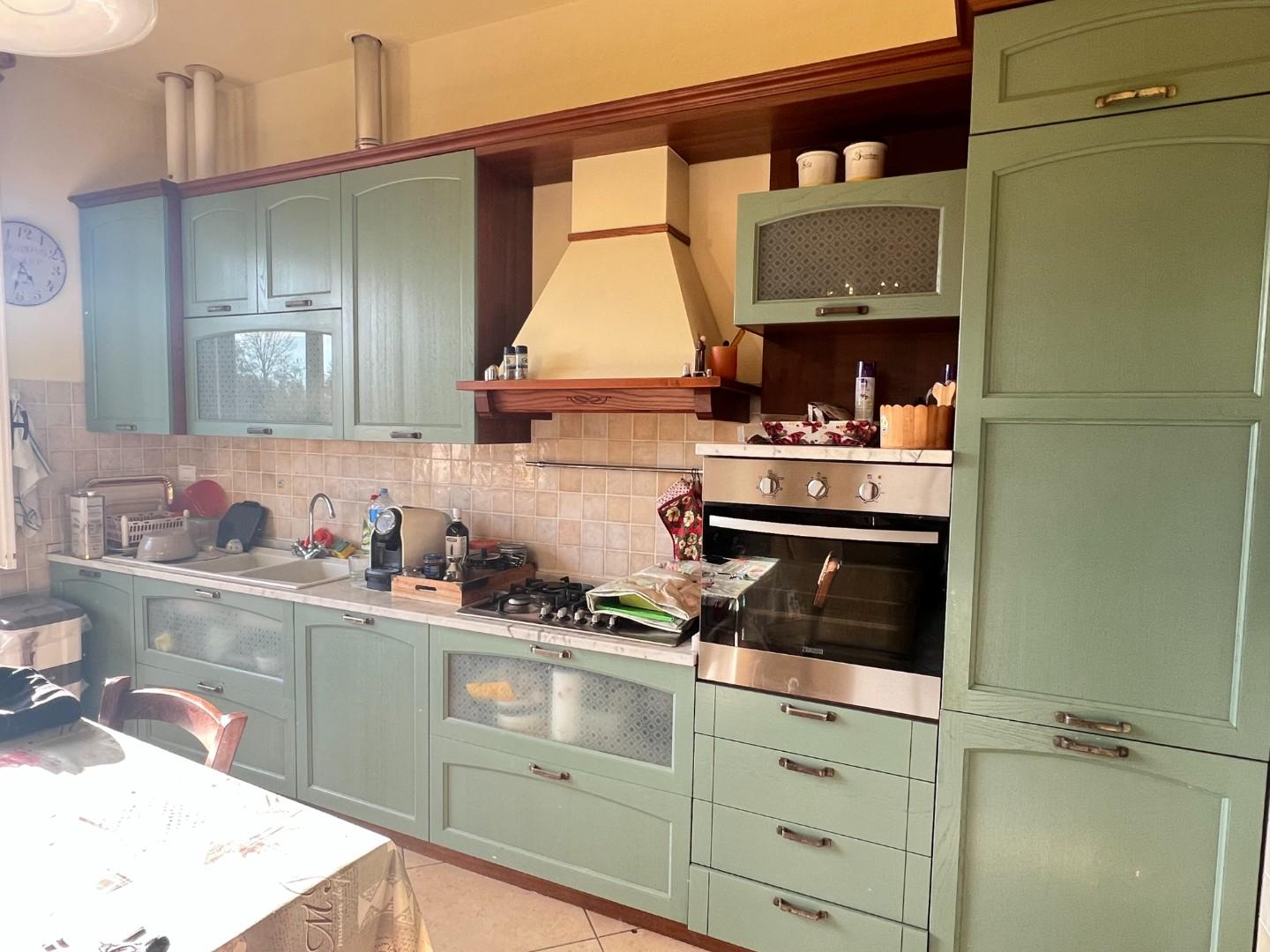 Casa indipendente con terrazzo, Montignoso cervaiolo