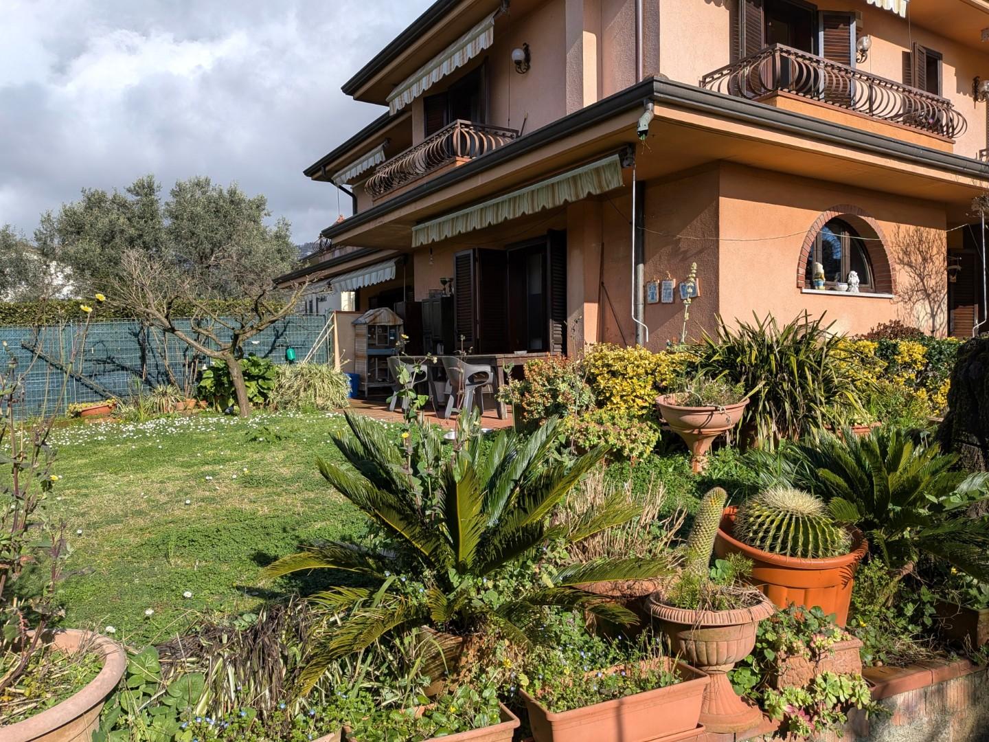 Casa indipendente con giardino, Massa quercioli