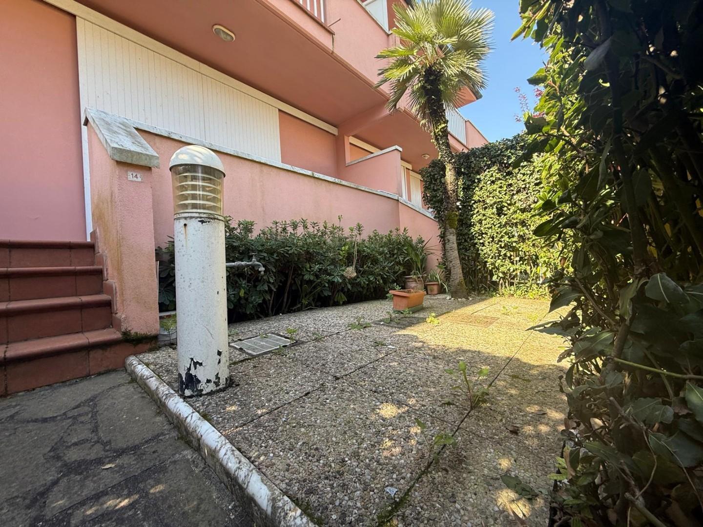 Villa in vendita, Massa ronchi