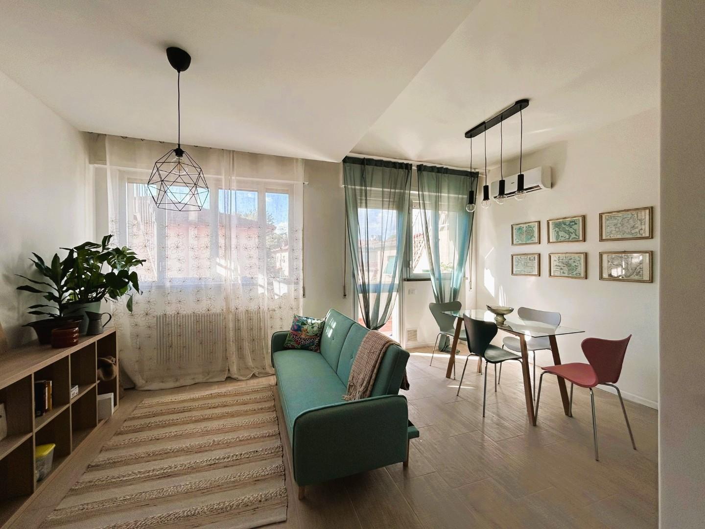 Trilocale con terrazzo, Massa marina di