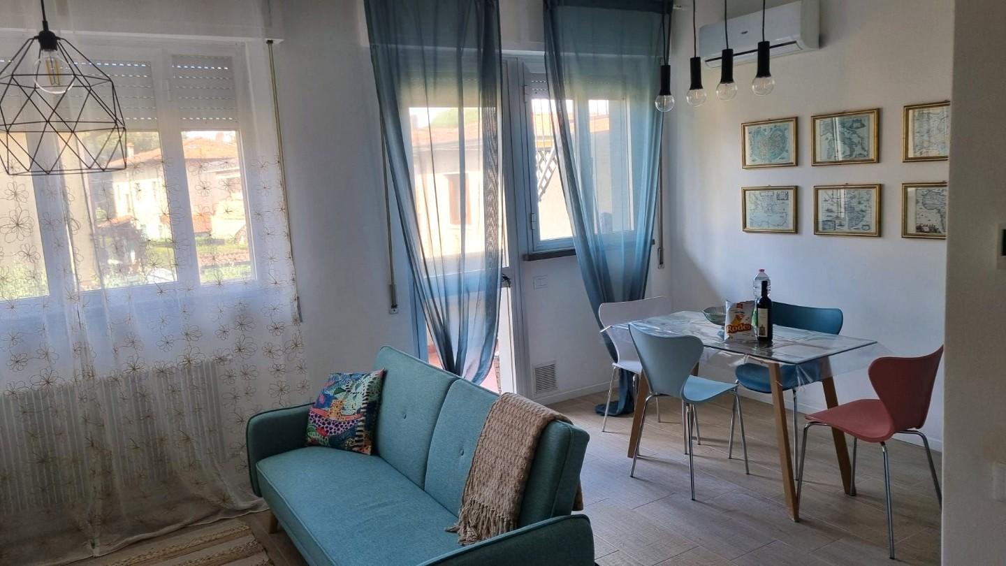 Trilocale con terrazzo, Massa marina di