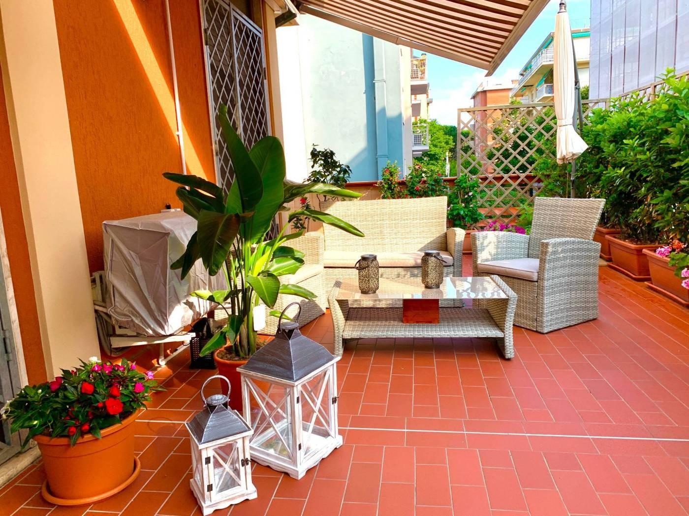 Appartamento con terrazzo, Massa marina di