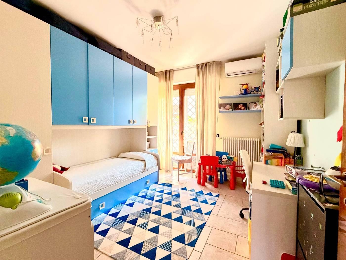 Appartamento con terrazzo, Massa marina di
