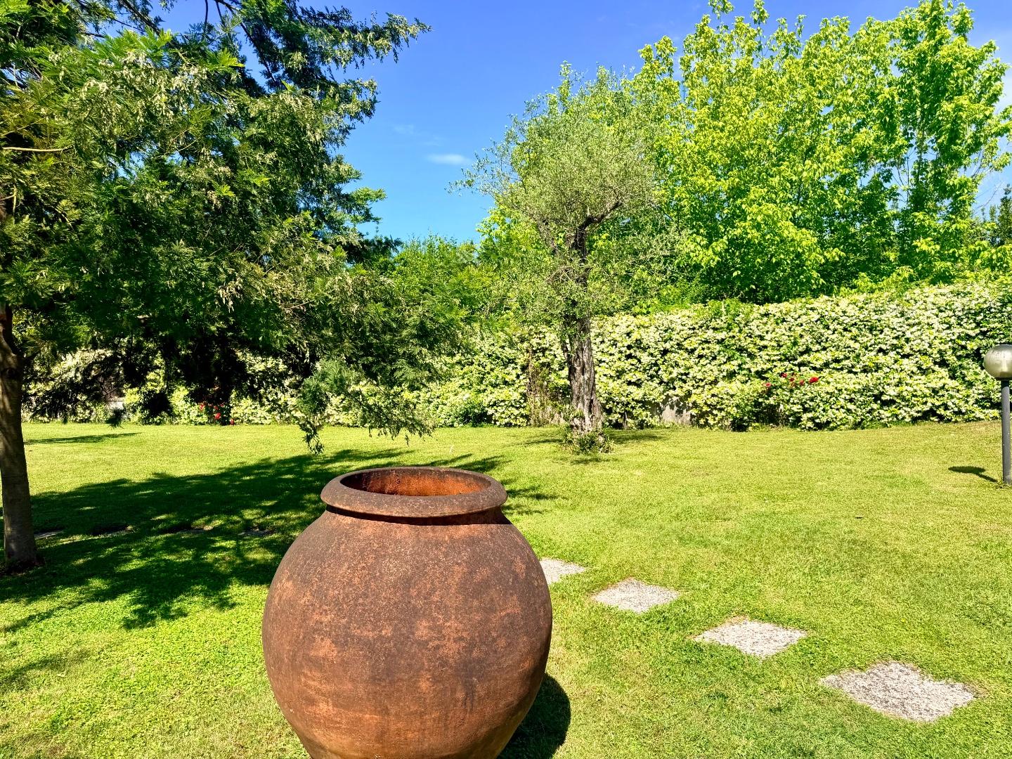 Villa Bifamiliare con giardino, Massa poveromo