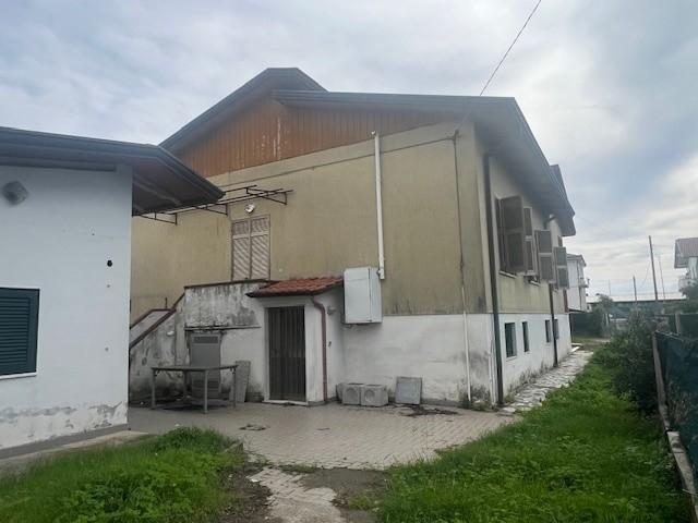 Villa con giardino, Massa ricortola