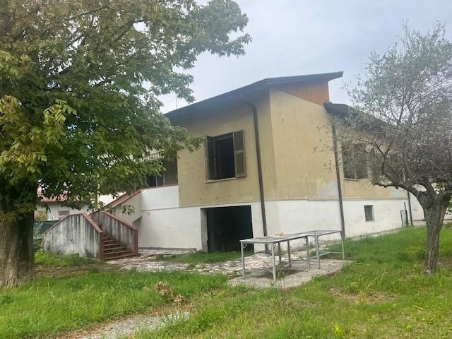 Villa con giardino, Massa ricortola